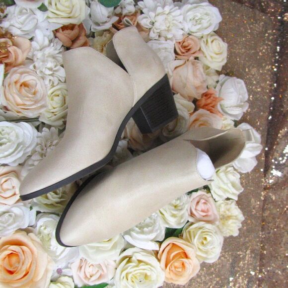 HOST PICK! NIB Journee Collection ankle booties 8.5 - Picture 3 of 10